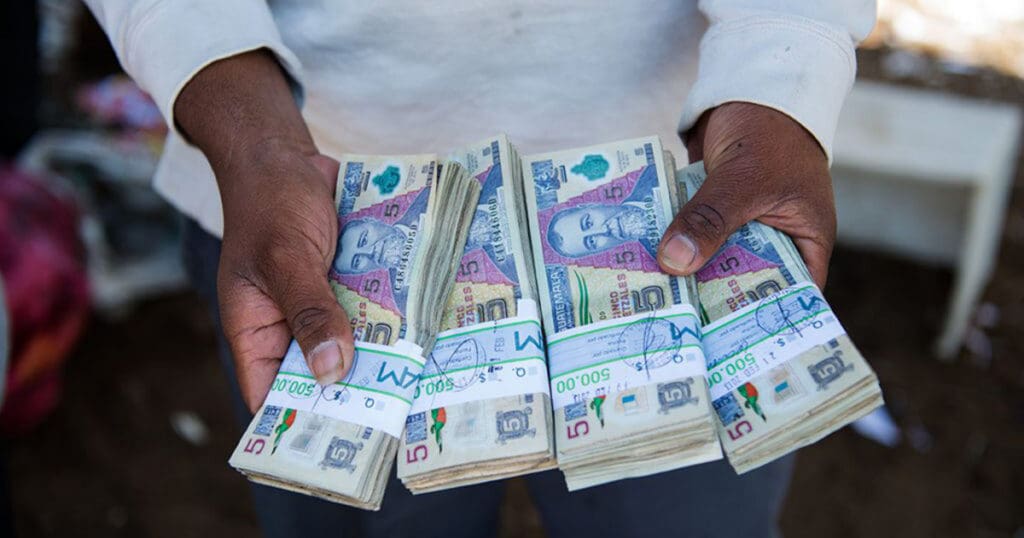 hands of a man in Guatemala holding local currency